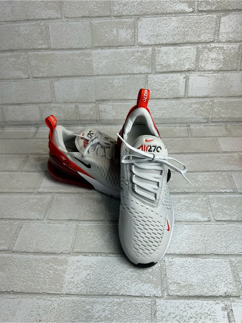 Nike Air Max 270 White with Red Accents Sneakers Y7 Woman’s 8.5